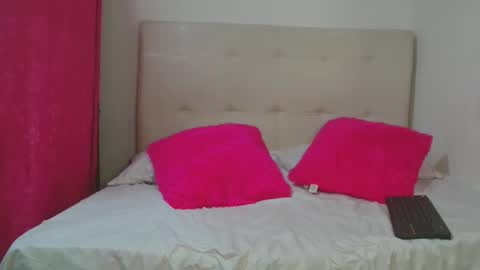 Snapshot of monica631590 chatting on February 9, 7:52 pm Monica online show from February 9, 7:52 pm