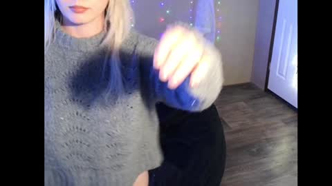 Monica online show from February 5, 2:59 pm