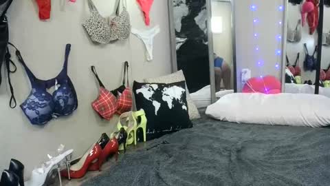 Monica online show from June 8, 9:15 pm