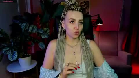 Snapshot of monicariley chatting on June 17, 4:52 pm monicariley online show from June 17, 4:52 pm