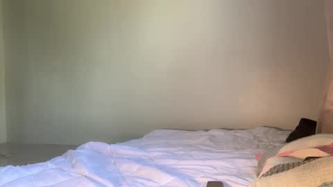 Snapshot of monikaisay chatting on February 8, 5:33 am isay online show from February 8, 5:33 am