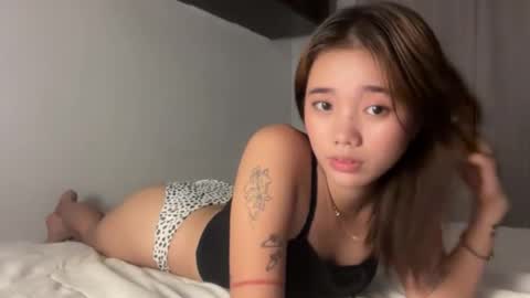 Snapshot of monikaisay chatting on February 11, 2:00 pm isay online show from February 11, 2:00 pm