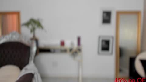 Snapshot of moniqueeass chatting on September 22, 1:57 pm Alessia online show from September 22, 1:57 pm