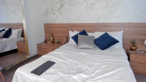 Monique  online show from February 4, 8:17 pm