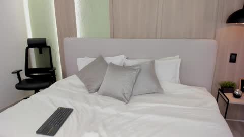 Monique  online show from December 14, 5:40 pm