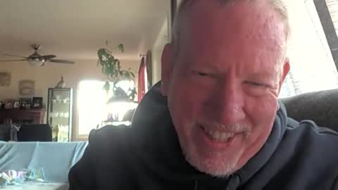 Snapshot of monkeedance chatting on December 15, 8:25 pm Monkee Dance online show from December 15, 8:25 pm