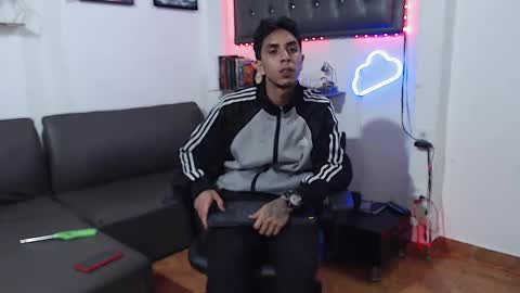 Snapshot of monkey_uchiha77 chatting on February 13, 12:43 pm simon dice online show from February 13, 12:43 pm