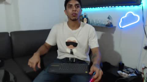 Snapshot of monkey_uchiha77 chatting on February 22, 9:34 am simon dice online show from February 22, 9:34 am