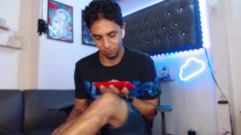 Snapshot of monkey_uchiha77 chatting on February 24, 4:05 am simon dice online show from February 24, 4:05 am