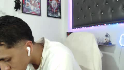 Snapshot of monkey_uchiha77 chatting on March 4, 5:45 pm simon dice online show from March 4, 5:45 pm