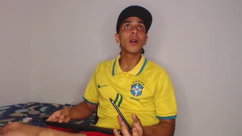 Snapshot of monkey_uchiha77 chatting on December 1, 11:10 pm simon dice online show from December 1, 11:10 pm