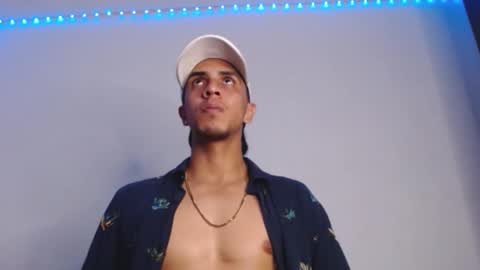 Snapshot of monkey_uchiha77 chatting on January 8, 9:17 pm simon dice online show from January 8, 9:17 pm