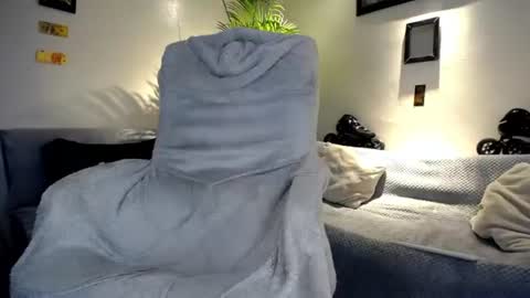 monnojones online show from June 19, 7:17 pm