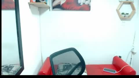 Snapshot of monserrat_diva chatting on May 19, 9:21 pm monserrat_diva online show from May 19, 9:21 pm