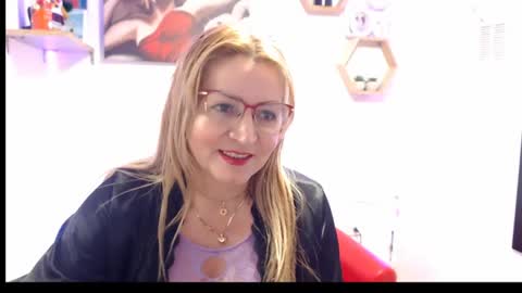 Snapshot of monserrat_diva chatting on June 8, 8:42 pm monserrat_diva online show from June 8, 8:42 pm