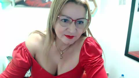 Snapshot of monserrat_diva chatting on June 20, 6:33 pm monserrat_diva online show from June 20, 6:33 pm