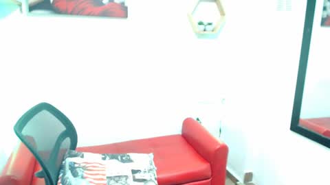 Snapshot of monserrat_diva chatting on June 24, 6:40 pm monserrat_diva online show from June 24, 6:40 pm