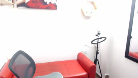 Snapshot of monserrat_diva chatting on July 28, 8:01 pm monserrat_diva online show from July 28, 8:01 pm