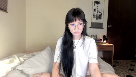 Snapshot of monserrat_gil chatting on April 8, 2:44 am Monserrat Gil onlyfans online show from April 8, 2:44 am