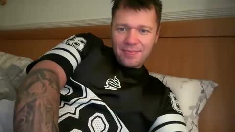 Snapshot of monster_d_ chatting on October 3, 12:13 pm Monster D online show from October 3, 12:13 pm