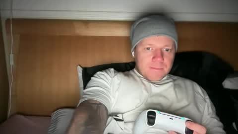 Snapshot of monster_d_ chatting on April 3, 3:59 am Monster D online show from April 3, 3:59 am