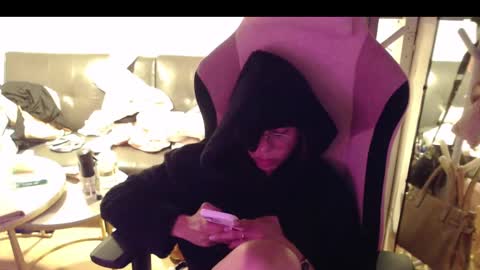 Snapshot of monstercockselfsuck chatting on December 9, 11:47 am ELYSE A SIMPLE GIRL online show from December 9, 11:47 am