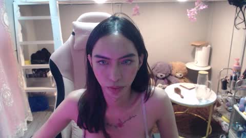 Snapshot of monstercockselfsuck chatting on November 29, 12:41 pm ELYSE A SIMPLE GIRL online show from November 29, 12:41 pm