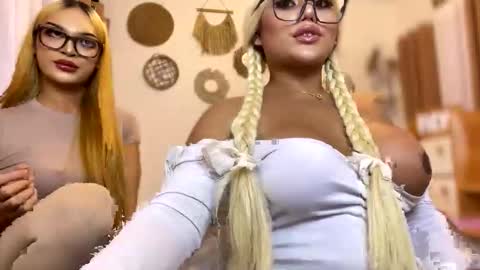 Snapshot of monstrouscockdivaontop chatting on November 13, 9:30 am Ruthie online show from November 13, 9:30 am