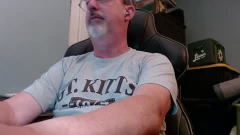 Snapshot of monty1071 chatting on July 17, 2:18 am Maybe it is a midlife crisis... online show from July 17, 2:18 am