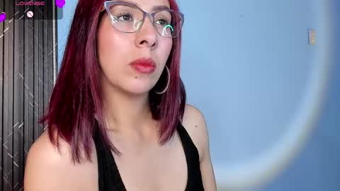 moolly_evanz online show from April 25, 2:58 pm