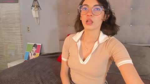 Snapshot of moon__april chatting on September 24, 5:16 pm Elizabeth  online show from September 24, 5:16 pm