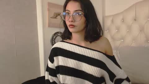 Snapshot of moon__april chatting on October 15, 6:08 pm Elizabeth  online show from October 15, 6:08 pm