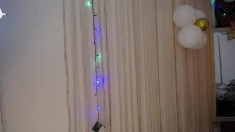 Snapshot of moon_and_fire_ chatting on November 11, 4:07 pm moon_and_fire_ online show from November 11, 4:07 pm