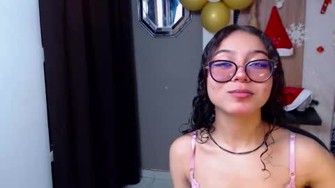 Snapshot of moon_and_fire_ chatting on November 15, 5:27 am moon_and_fire_ online show from November 15, 5:27 am