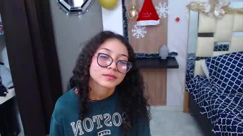 Snapshot of moon_and_fire_ chatting on November 24, 4:34 am moon_and_fire_ online show from November 24, 4:34 am