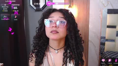 Snapshot of moon_and_fire_ chatting on May 26, 5:14 am moon_and_fire_ online show from May 26, 5:14 am