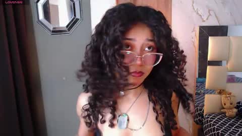 Snapshot of moon_and_fire_ chatting on May 28, 2:42 am moon_and_fire_ online show from May 28, 2:42 am