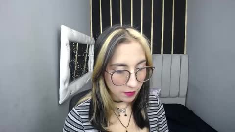 MOON SHUT online show from March 13, 12:34 pm