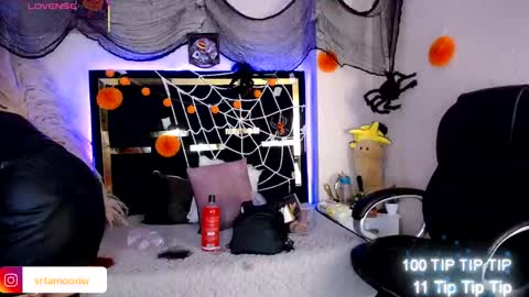 Snapshot of moon_water__ chatting on October 18, 11:33 am Moon Water online show from October 18, 11:33 am