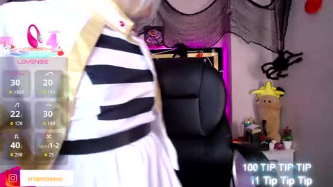 Snapshot of moon_water__ chatting on October 29, 10:06 am Moon Water online show from October 29, 10:06 am