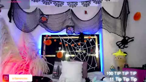 Snapshot of moon_water__ chatting on November 5, 10:04 am Moon Water online show from November 5, 10:04 am