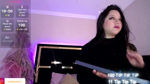 Snapshot of moon_water__ chatting on November 19, 10:15 am Moon Water online show from November 19, 10:15 am