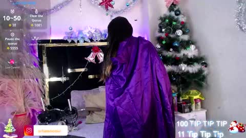 Snapshot of moon_water__ chatting on November 29, 10:18 am Moon Water online show from November 29, 10:18 am