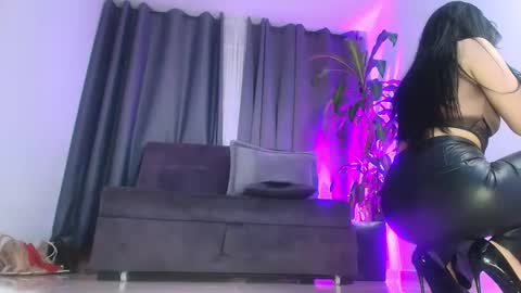 Snapshot of moon_wills chatting on November 10, 12:53 am MOON online show from November 10, 12:53 am