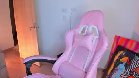 Snapshot of moon_wills chatting on November 22, 12:31 am MOON online show from November 22, 12:31 am