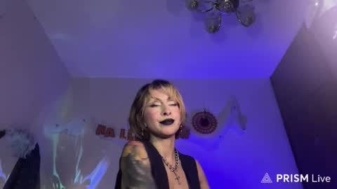 Snapshot of mooncinna chatting on October 18, 8:20 pm Cinna online show from October 18, 8:20 pm