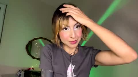 Snapshot of mooncinna chatting on November 19, 11:16 pm Cinna online show from November 19, 11:16 pm