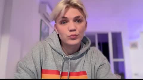 Snapshot of moonflamek chatting on February 21, 6:31 pm moonflamek online show from February 21, 6:31 pm