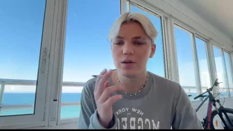 Snapshot of moonflamek chatting on February 24, 12:14 pm moonflamek online show from February 24, 12:14 pm