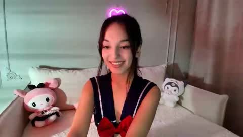 Mia online show from November 30, 1:04 pm